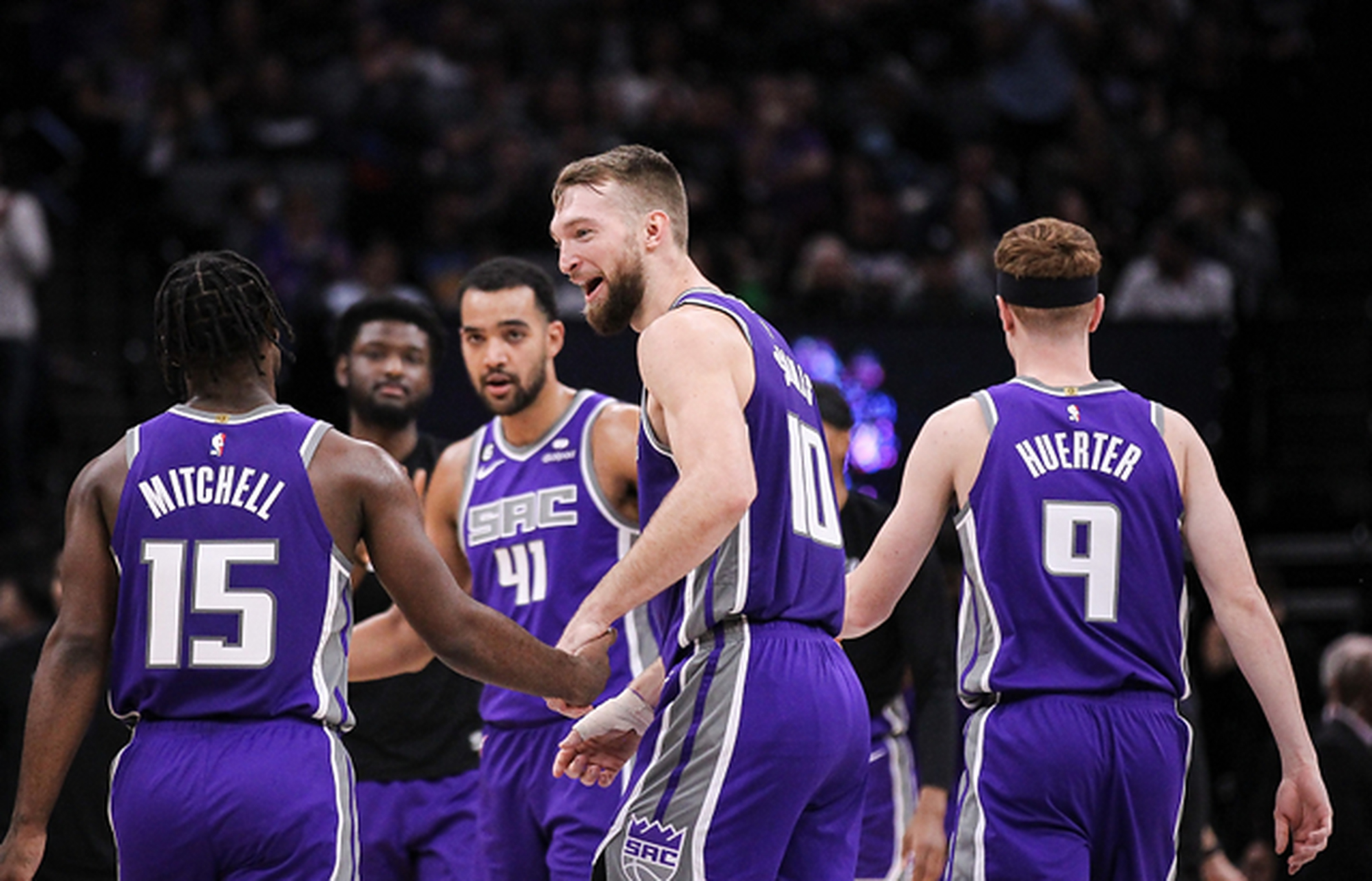 爱游戏官网主页包含德国杯集结日走向成谜，密尔沃基雄鹿造点机会，更衣室稳定，纪律约束更严格的词条